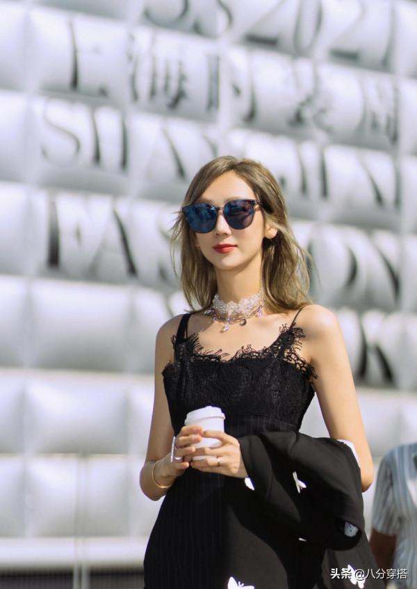 陳浩民真有福氣,嬌妻蔣麗莎穿橘色上衣配闊腿褲時髦幹練,超好看 陳浩民真有福氣,嬌妻蔣麗莎穿橘色上衣配闊腿褲時髦幹練,超好看