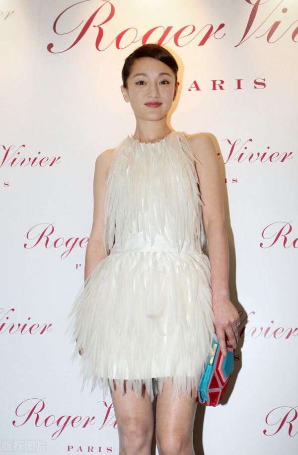 周迅太有靈氣了,一襲紫色紗裙輕盈唯美、宛若仙子,哪像奔五的人 周迅太有靈氣了,一襲紫色紗裙輕盈唯美、宛若仙子,哪像奔五的人