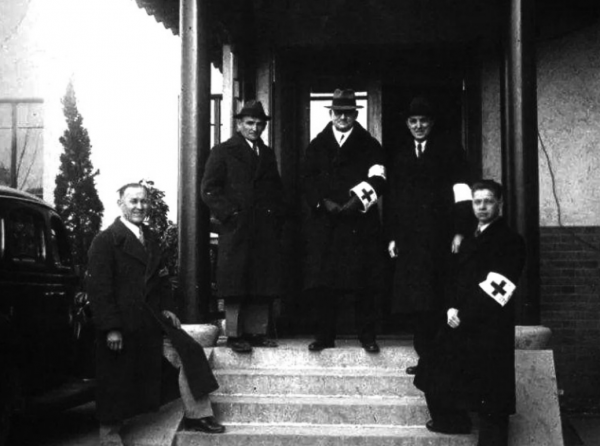 德國商人救下25萬中國人，83年後孫子因疫情求救，我國如何報恩？