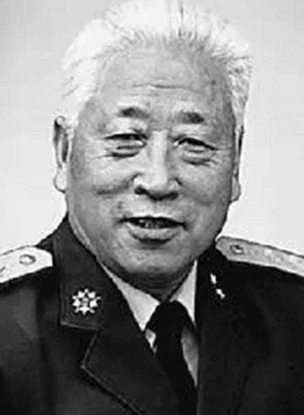 北京軍區的參謀長，63歲晉升中將，繼任者是上將