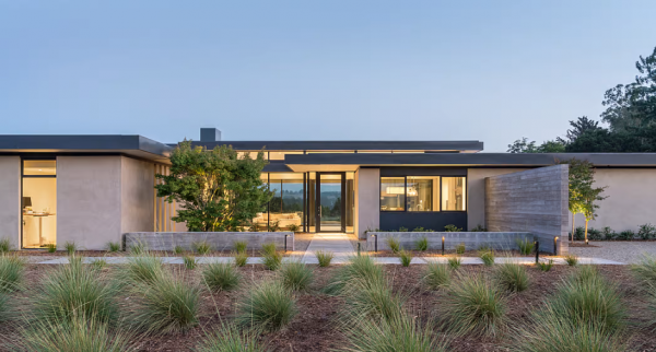 現代極簡家居，將山景引入居住空間