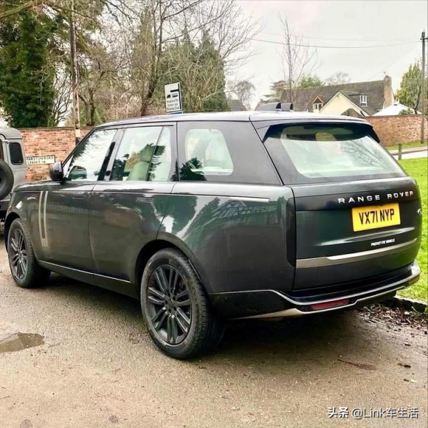 英倫範十足，墨綠色塗裝板更高階，全新一代路虎攬勝海外實車