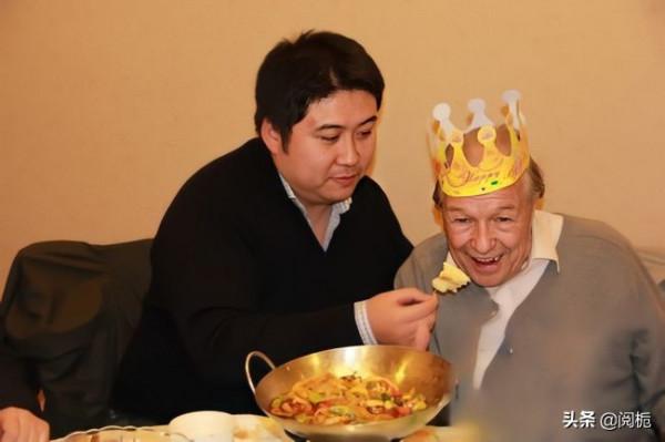 跨越重洋的關愛,中國小夥報答瑞士好房東,將其接回中國養老送終 跨越重洋的關愛,中國小夥報答瑞士好房東,將其接回中國養老送終