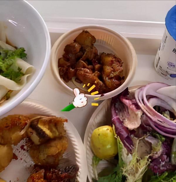 劉晏含丁霞運動餐：蔬菜+排骨+水果+麵食，網友：姑娘們多吃點