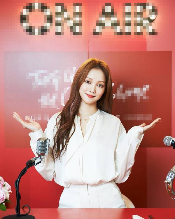 李聖經聖誕曬美照,“爛大街”白襯衫穿出女神感,腿長真的太優秀 李聖經聖誕曬美照,“爛大街”白襯衫穿出女神感,腿長真的太優秀