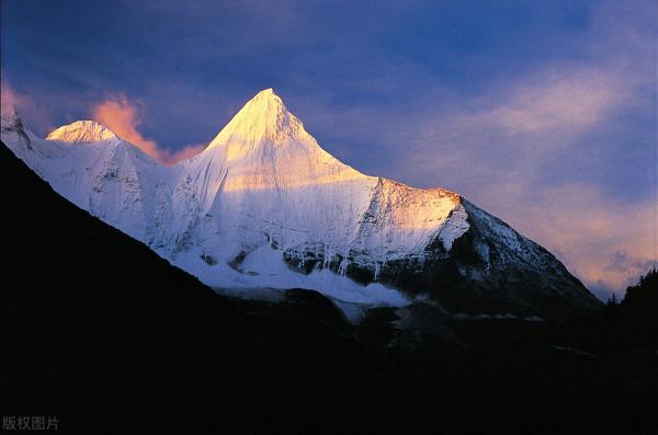 川西雪山——此生必看一次日照金山，據說看到的人可以幸運一整年
