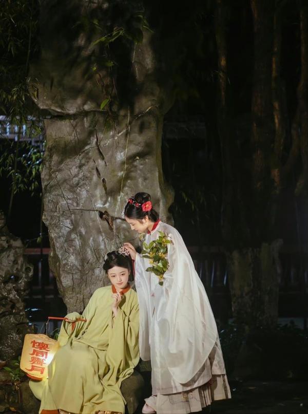 詩話中秋，月到中秋分外明