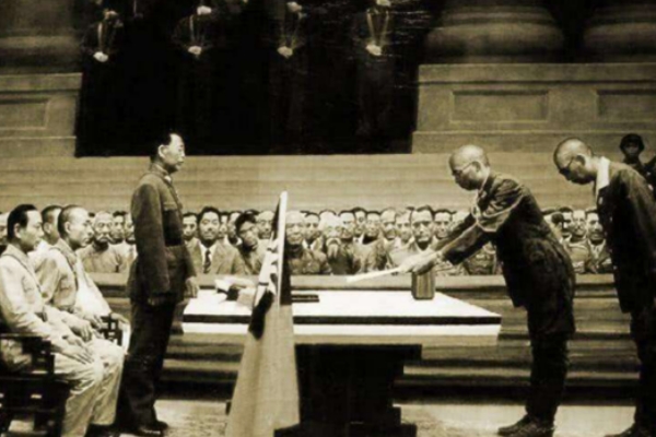 日本投降後高郵日軍賴著不走，還斬殺我軍使者，我軍：一個不留