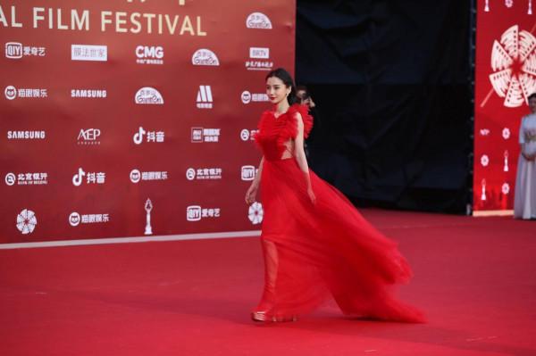 Angelababy終於說真話了!獨自現身北京電影節,自稱內心很叛逆 Angelababy終於說真話了!獨自現身北京電影節,自稱內心很叛逆