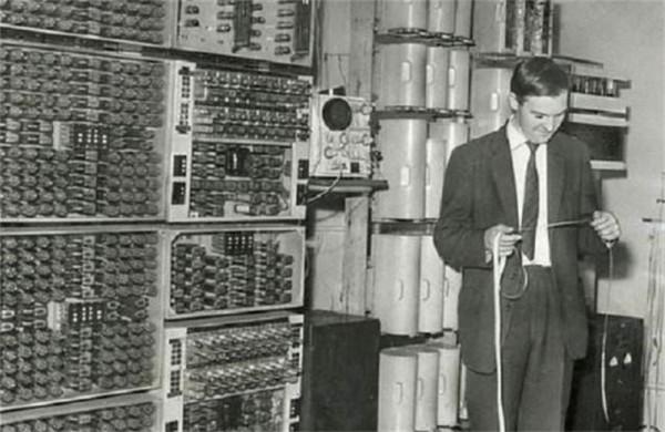 1967年廣州機場，一英國老外帶2只老鼠出境，差點盜走原子彈機密