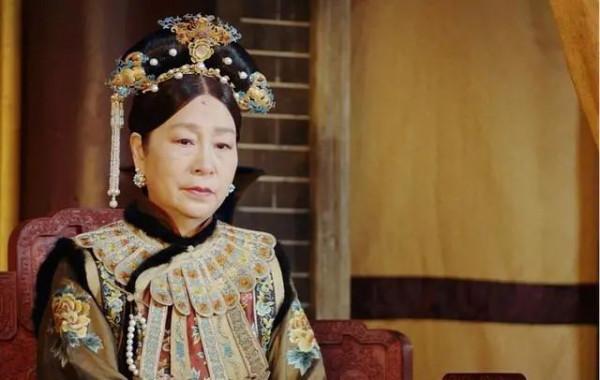 不整容、不遮醜，這些有瑕疵的女明星，個個把瑕疵變特點