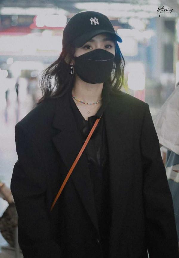 入秋怎麼穿,好看不臃腫,學習女星穿搭,金智妮楊冪歐陽娜娜 入秋怎麼穿,好看不臃腫,學習女星穿搭,金智妮楊冪歐陽娜娜