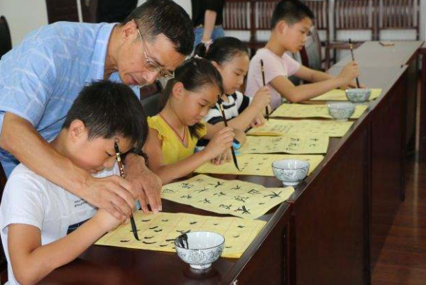 明星字跡排行，有的人字跡像小學生，有的人字跡被300萬收入字型檔