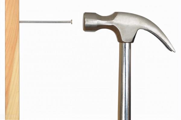 老爸吐槽:孩子寫作業老拖延,批評他,孩子居然還拿起“錘子” 老爸吐槽:孩子寫作業老拖延,批評他,孩子居然還拿起“錘子”