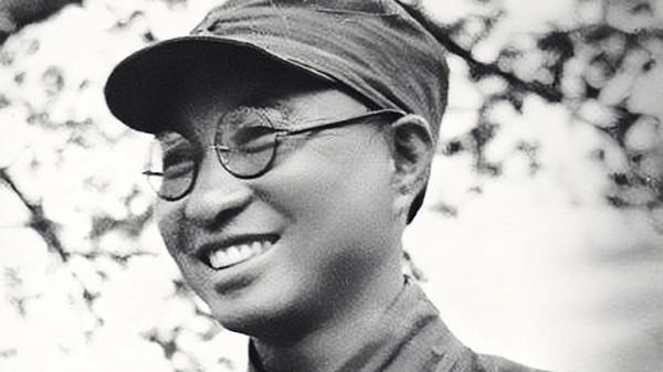 1931年，地下黨員侯鏡如失聯後成國軍司令，後在遼瀋戰役立下奇功