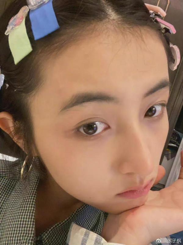 張子楓曬素顏自拍 妹妹面板真的好好，膠原蛋白滿滿，狠狠地羨慕了