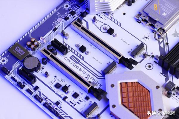 七彩虹Z690主機板評測:D4記憶體,16相CPU供電 七彩虹Z690主機板評測:D4記憶體,16相CPU供電