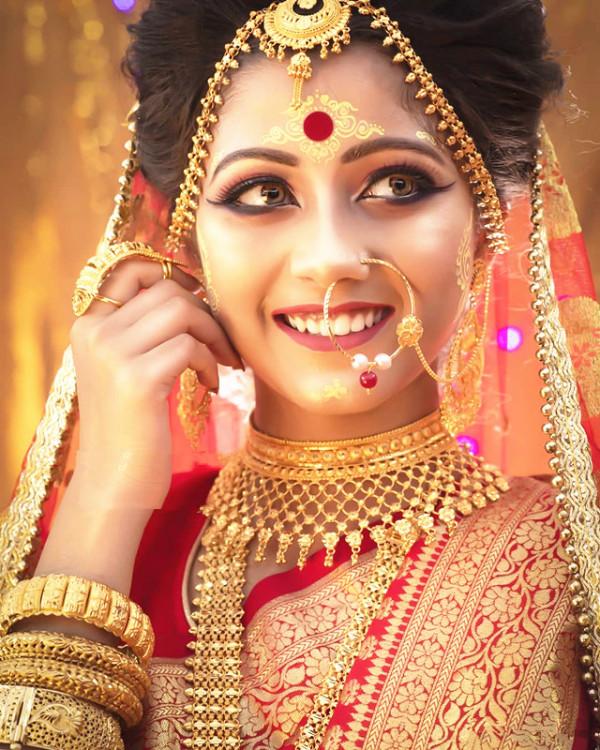 印度“琥珀美人”走紅，灑紅節的美照傳遍網路，從此走上人生巔峰