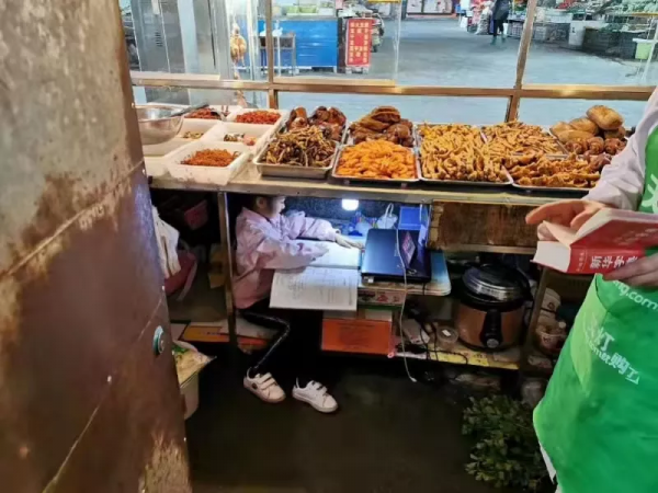 給孩子買蛋糕邊角料吃，我就不配當父母了嗎？