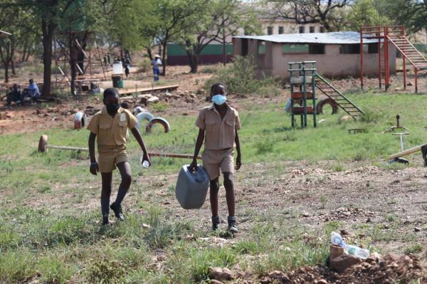 通訊:“中國井”讓非洲兄弟姐妹喝上放心水——記中國在辛巴威、盧安達援建水井專案 通訊:“中國井”讓非洲兄弟姐妹喝上放心水——記中國在辛巴威、盧安達援建水井專案