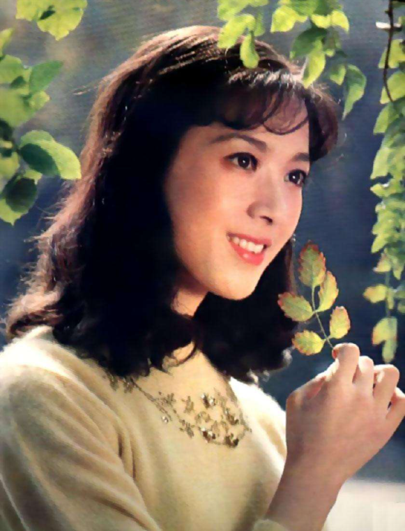 方舒：被屠洪剛拋棄後獨自撫養兩個女兒長大，生活有淚也有笑