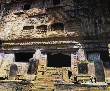 深藏於大山之中，懸崖之上的千年古寺，翻山越嶺只為它來