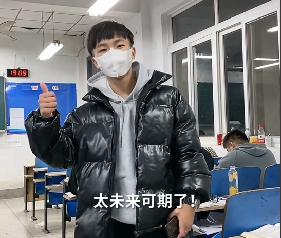 高考總分119的少年火了，從民辦大專退學當網紅，稱“未來可期”