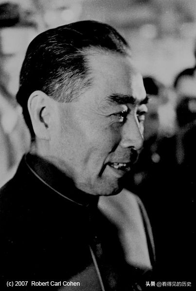 老照片 1957年美國攝影師鏡頭下的周總理 挺帥的一個人
