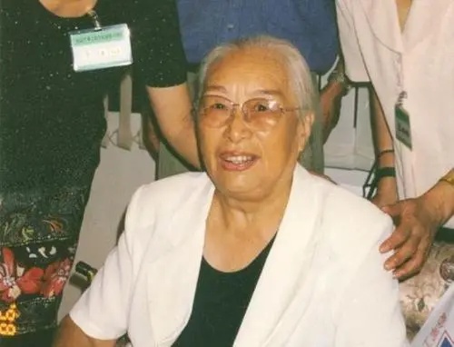 陳賡去世後，妻子傅涯養育5子、獨守49年，晚年為陳賡前妻寫傳記