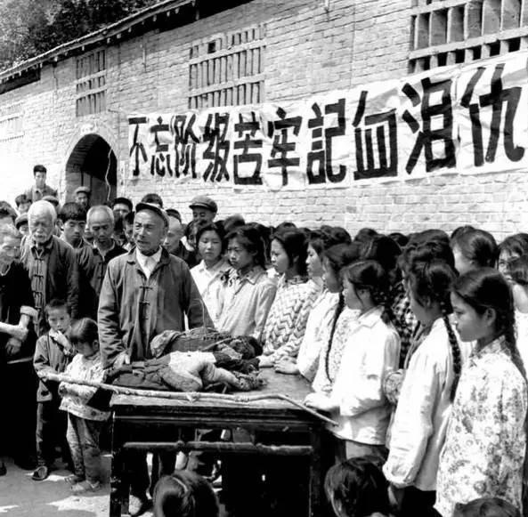 難以理解!盤點建國後搞出“稱帝”笑料的幾大奇葩 難以理解!盤點建國後搞出“稱帝”笑料的幾大奇葩