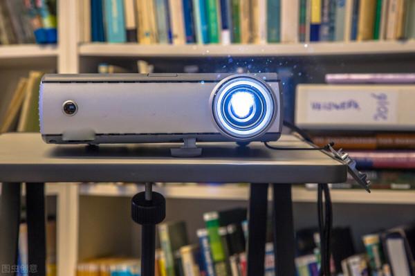 鐳射電視幾萬元，與液晶電視對比，兩者有什麼不同？哪種更好用？