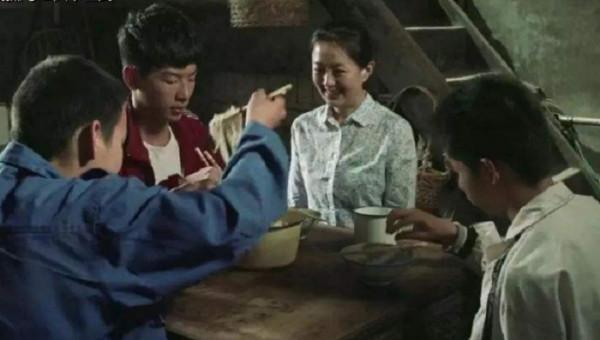 1993年，浙江大姐給落難少年10塊錢，少年尋她20年，拿100萬報恩