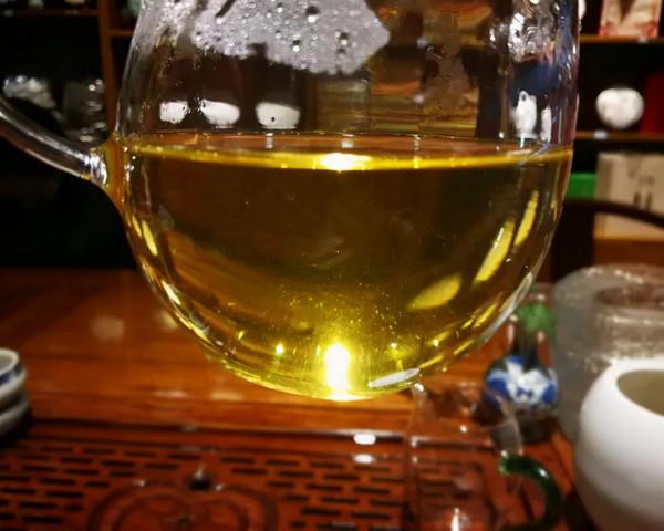 筱億彎弓高杆古樹茶：香甜度極高，滋味飽滿厚實