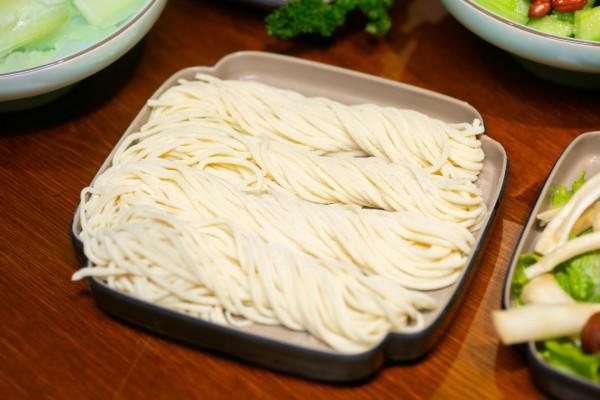 秋天抵禦寒冷的“秘密武器”！（煙囪銅鍋涮肉）