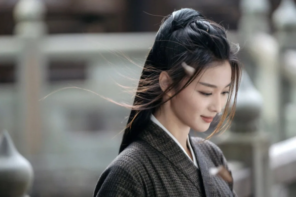 周也清冷，王楚然大氣，這屆小花終於有了辨識度 | 年終總結系列