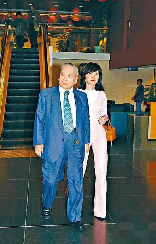 賣掉外國20多億資產，回到中國投資79億，女兒還嫁給福建百億富豪