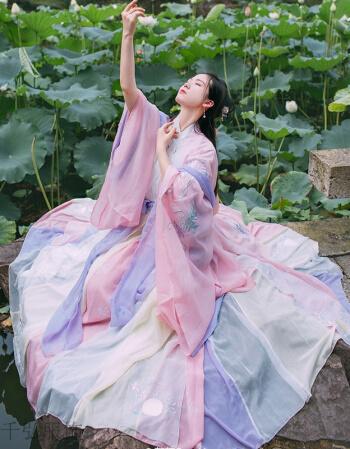 學蘇東坡寫“有血有肉有風骨”的作文,範文欣賞:《行走在秋天》 學蘇東坡寫“有血有肉有風骨”的作文,範文欣賞:《行走在秋天》