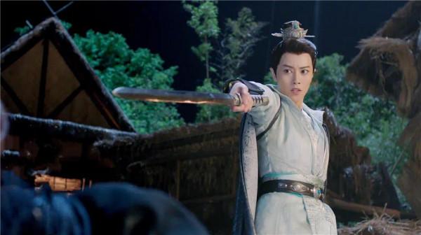 別以為貼個鬍子就是女扮男裝，這6位女星的男裝太帥，真不糊弄人