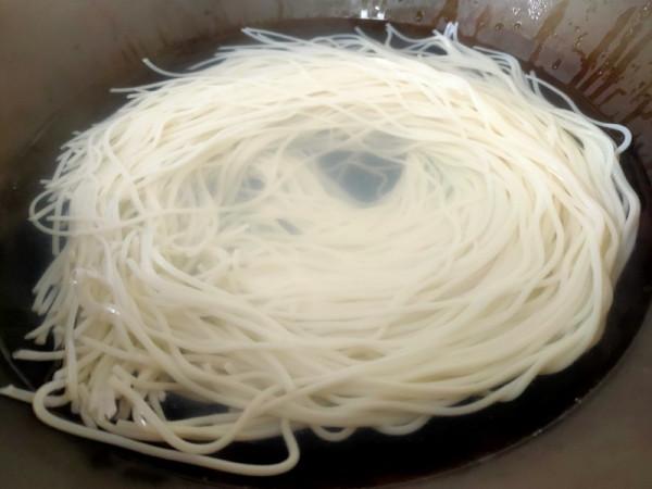 米粉是湖南的記憶，酸豆角是家的味道，快手早餐酸豆角湖南米粉