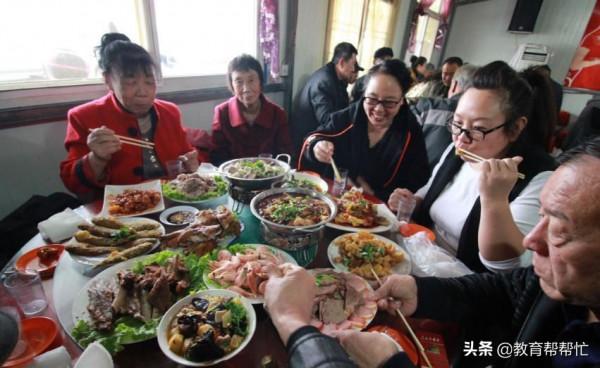 養狗的人應該先把人養好，然後再養狗，別人不如狗