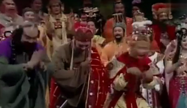 歷屆春晚經典現場，83年國寶大熊貓表演雜技，87年西遊記劇組重聚