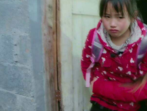 變形計暴躁農村女孩：被親媽拋棄，被城市哥哥當親妹妹，寵成公主