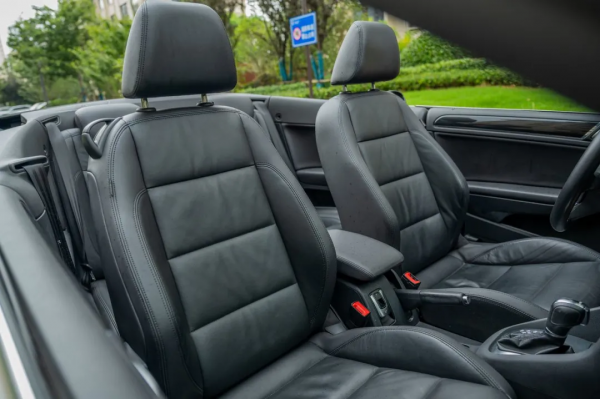 二手敞篷高爾夫:秋高氣爽需好車相伴,十二萬出頭的個性之選 二手敞篷高爾夫:秋高氣爽需好車相伴,十二萬出頭的個性之選