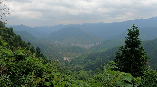 國慶出遊不扎堆！送您“徽州天路”自駕遊攻略，驚險刺激人少景美