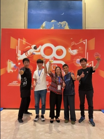 46歲浙江女人，丈夫車禍得了抑鬱症，她帶著老公跳舞，還登上央視