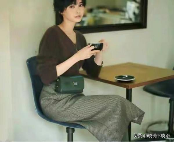 40歲女人,儘量少穿“豔色”,很土!多穿這些“高階色”,顯洋氣 40歲女人,儘量少穿“豔色”,很土!多穿這些“高階色”,顯洋氣