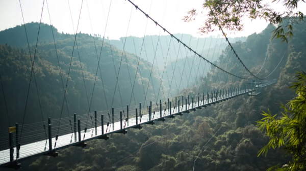 全球首座雙層高空全景走廊，體驗雲中漫步