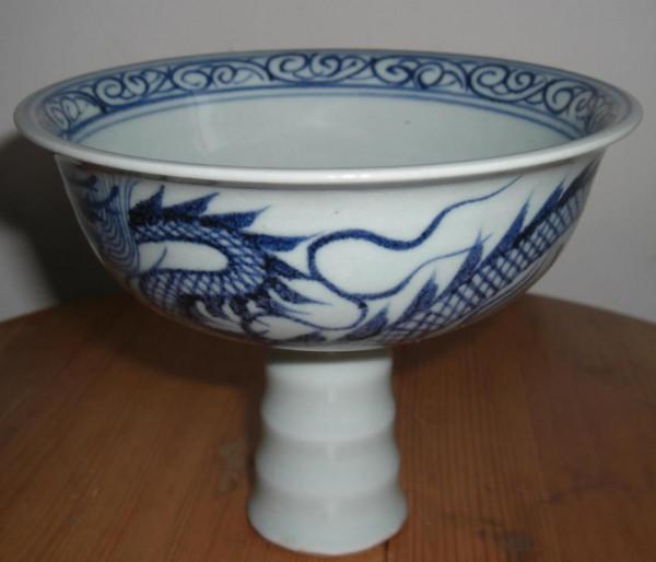 元青花龍紋高足杯賞析 元青花龍紋高足杯賞析