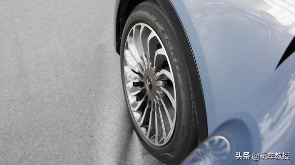 媲美超跑效能！場地試駕嵐圖FREE 還不止高效能那麼簡單？