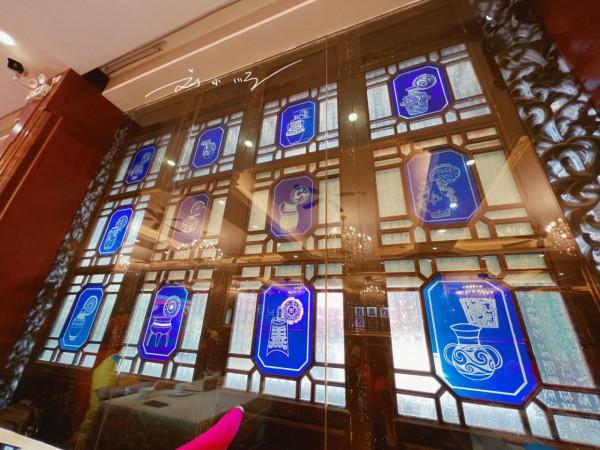 廣州荔灣湖畔的老牌酒家，裝修古色古香，遊客卻覺得味道差強人意